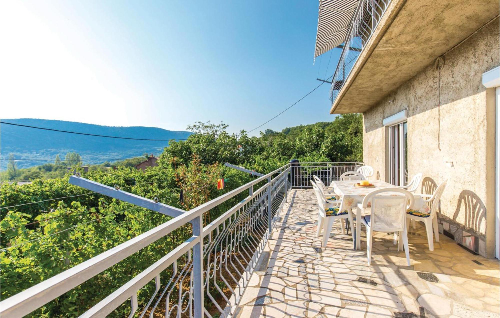 3 Bedroom Beautiful In Bribir *